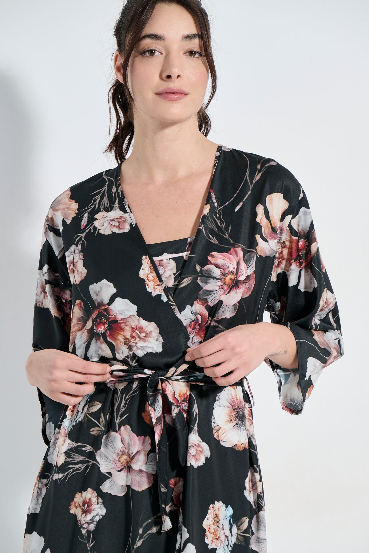Satin floral ρόμπα / J8302